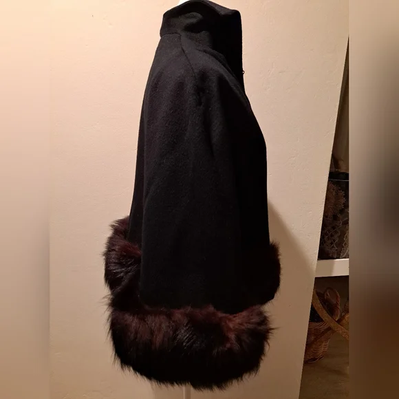 Vintage cashmere cape with fow fur trim✨️🫢🫨 - Picture 6 of 10